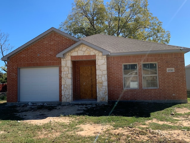 view of front facade with a garage