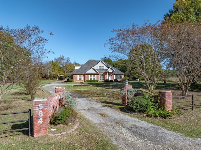 view of front of home featuring a front lawn