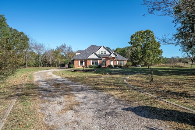 view of front of property featuring a front lawn