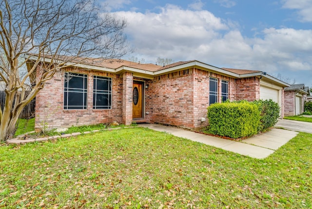 view of front facade featuring a garage and a front yard