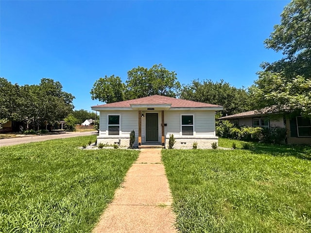 bungalow-style house featuring crawl space and a front yard