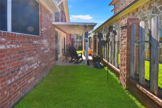 view of yard with a patio