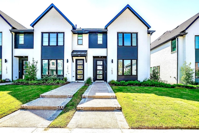 view of front facade with a front lawn