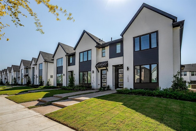 view of front of home featuring a front lawn