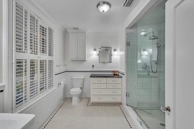 bedroom with ceiling fan, crown molding, and light wood-type flooring