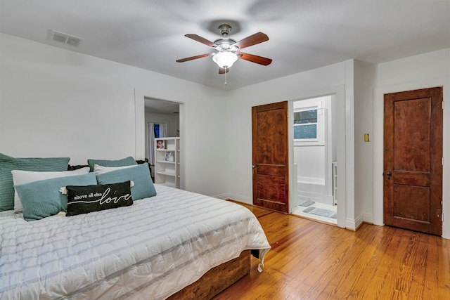 living room with light hardwood / wood-style floors and ceiling fan