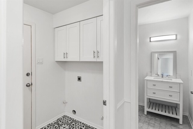 laundry area with cabinets, gas dryer hookup, electric dryer hookup, and sink