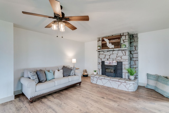 living room featuring hardwood / wood-style floors and ceiling fan