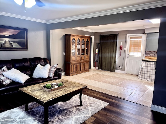 living room featuring ornamental molding, wood finished floors, and baseboards