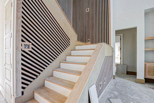 stairway featuring concrete flooring