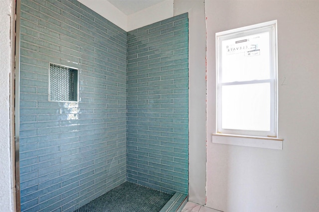 bathroom featuring a tile shower