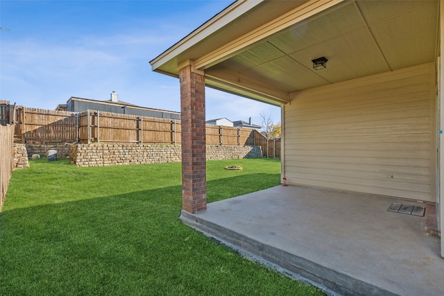 view of yard featuring a patio area