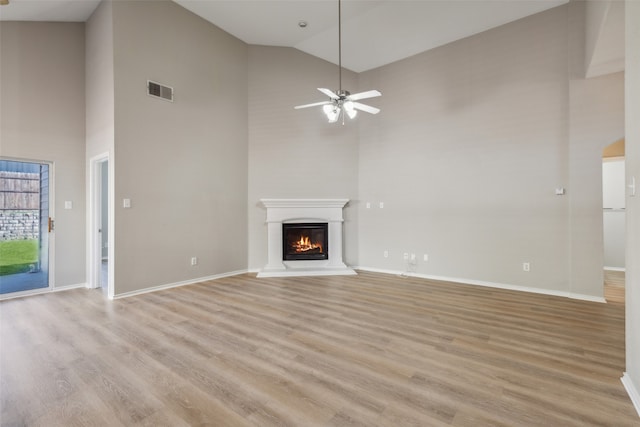 kitchen featuring black appliances, light hardwood / wood-style floors, sink, and vaulted ceiling