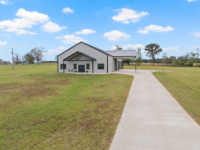 view of front of property featuring a front yard and a carport