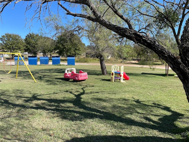 view of home's community featuring a lawn