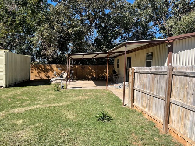 view of yard featuring a patio area