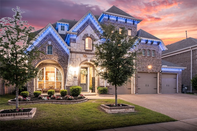 view of front of house featuring a lawn and a garage