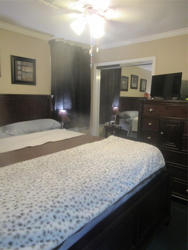 bedroom featuring crown molding and ceiling fan