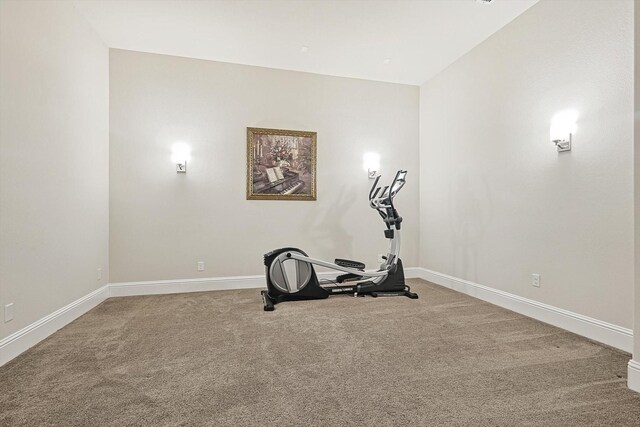 exercise room with carpet flooring