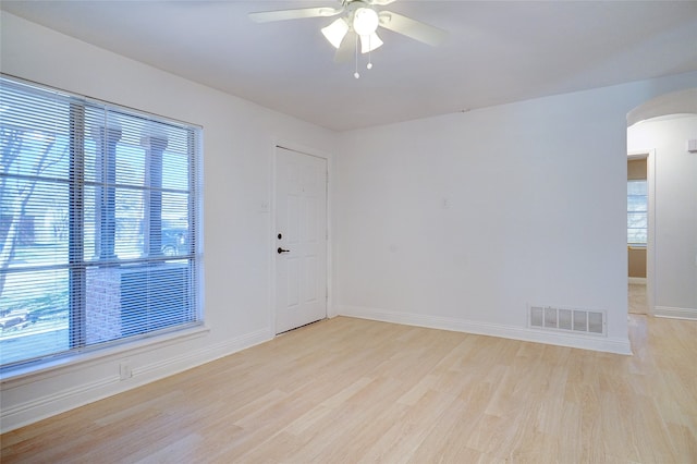 unfurnished room featuring light hardwood / wood-style floors and ceiling fan