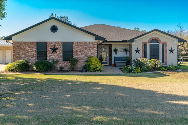 single story home featuring a front yard