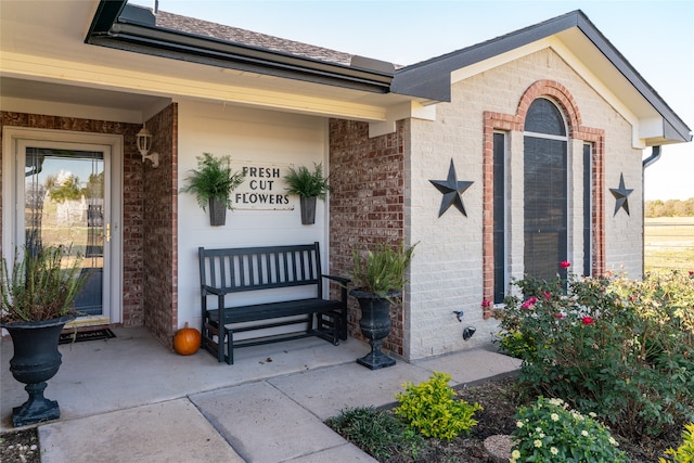 property entrance featuring a porch