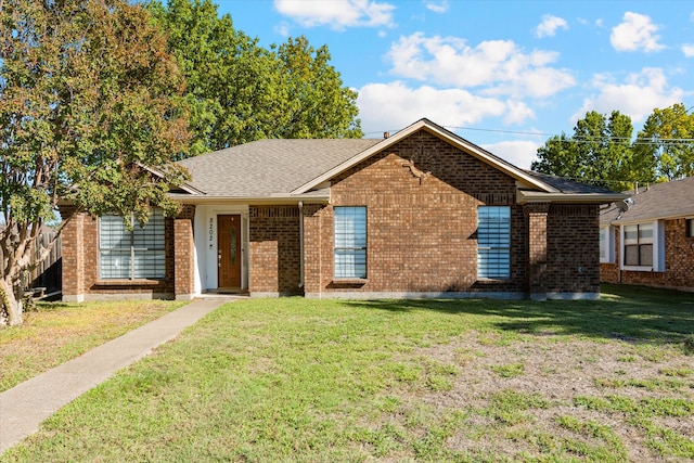 single story home with a front lawn