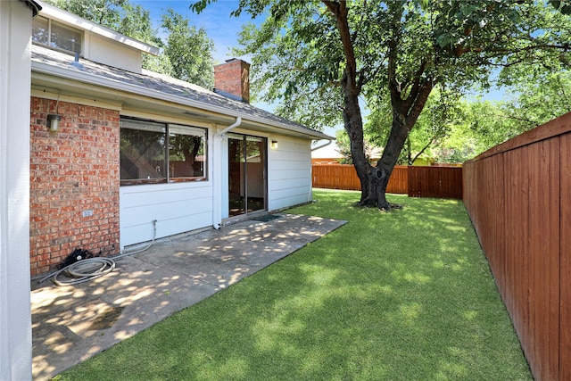 view of yard with a patio