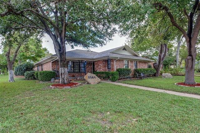 single story home featuring a front yard