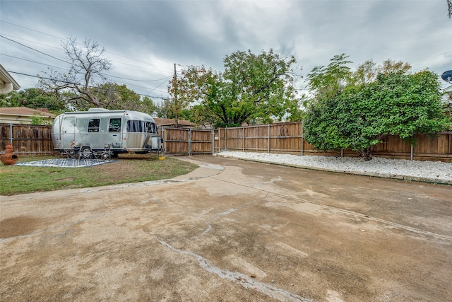 view of yard with a patio area