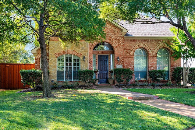 view of front of property with a front yard