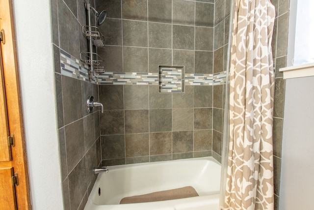 bathroom featuring shower / tub combo