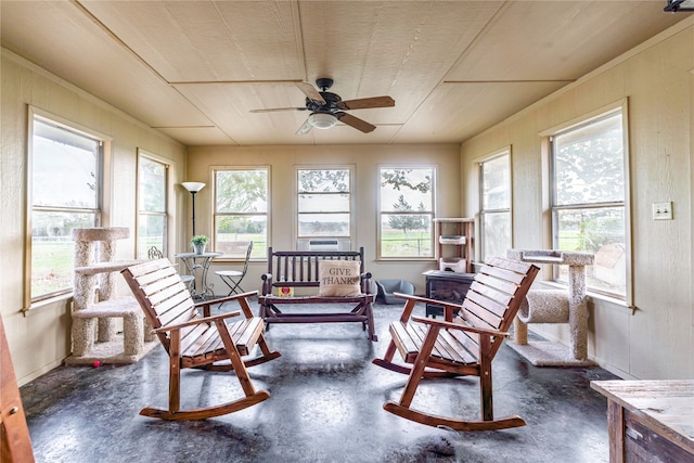 sunroom with ceiling fan