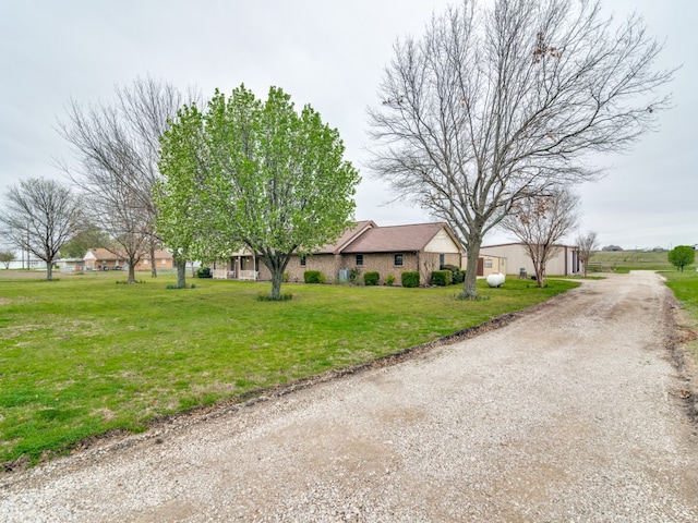 view of front facade featuring a front lawn