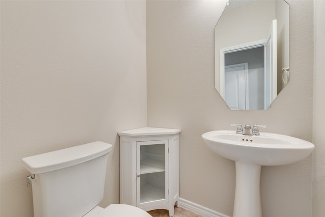 bathroom featuring toilet and sink