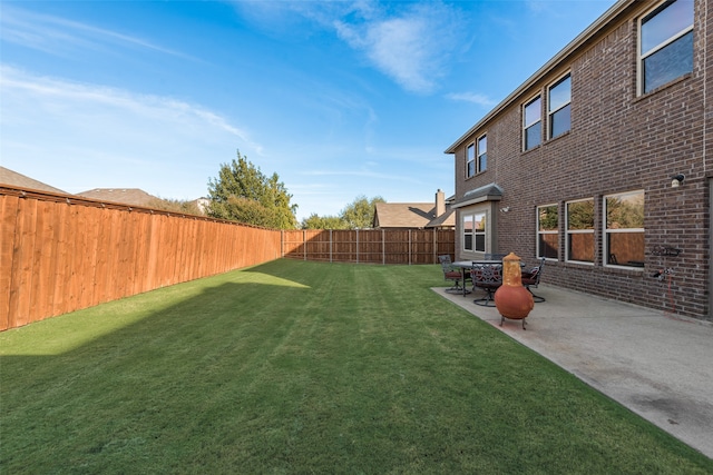 view of yard with a patio area