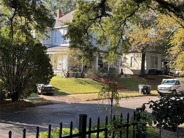 view of front of house with a front lawn