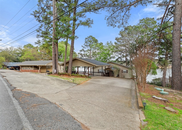 single story home featuring covered porch