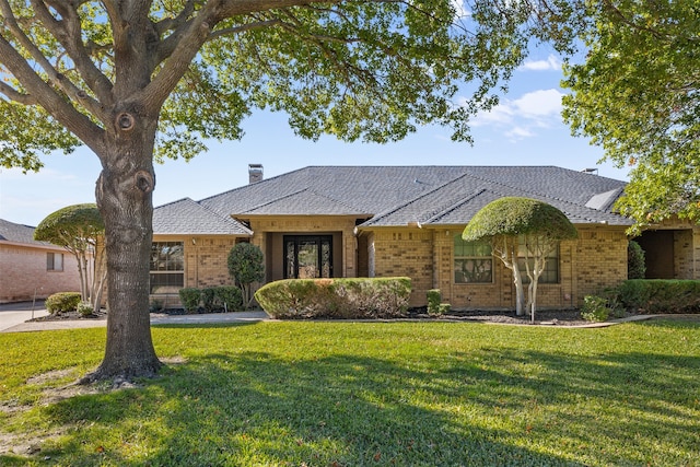 single story home with a front lawn