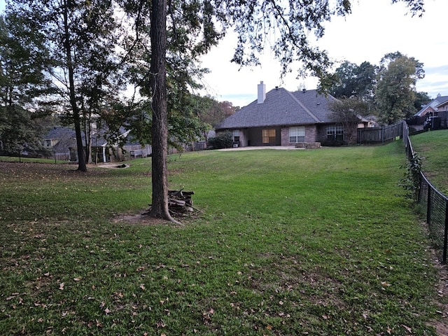 view of yard featuring a patio