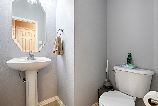 bathroom featuring toilet and sink