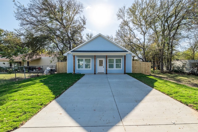 bungalow featuring a front lawn and a porch