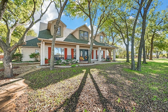 view of front of home featuring a front lawn and a porch