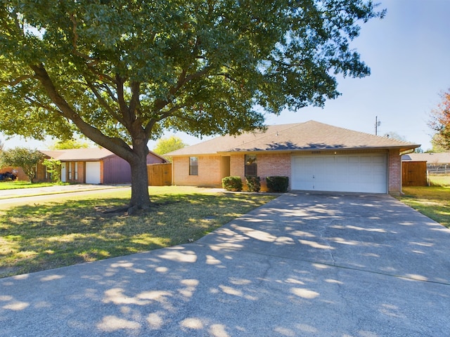 ranch-style house featuring a front lawn