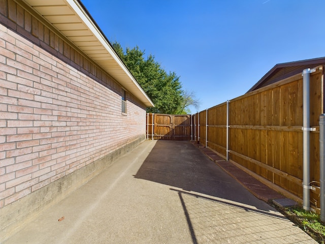 view of yard featuring a wooden deck and a storage unit