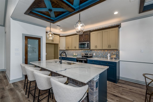 kitchen featuring dark wood-type flooring, sink, hanging light fixtures, an island with sink, and appliances with stainless steel finishes