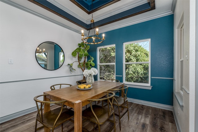 dining room featuring hardwood / wood-style flooring, crown molding, and a notable chandelier