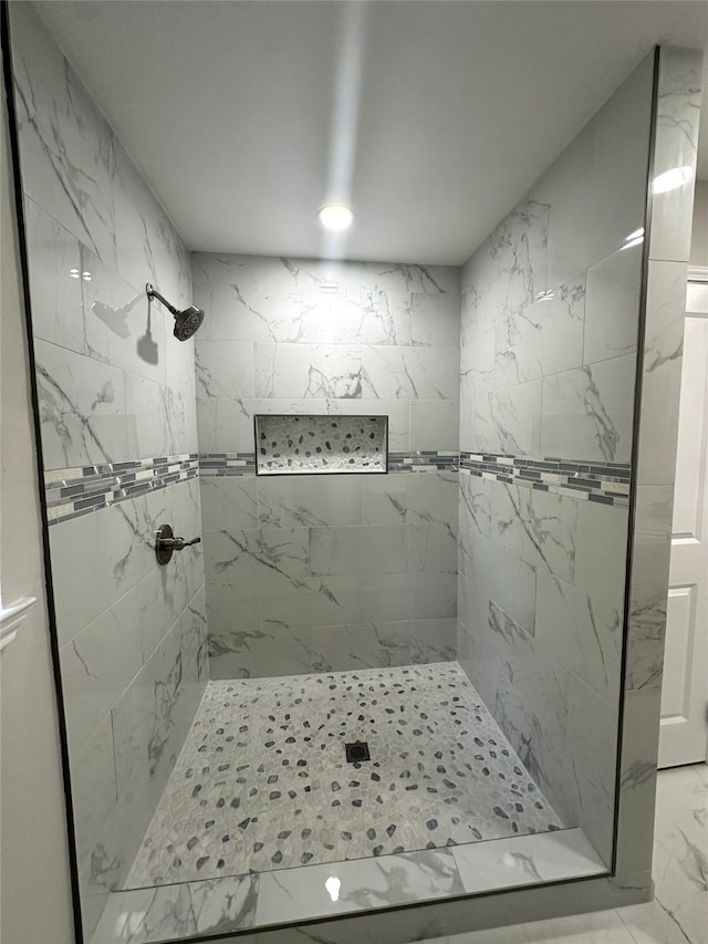 bathroom featuring tiled shower