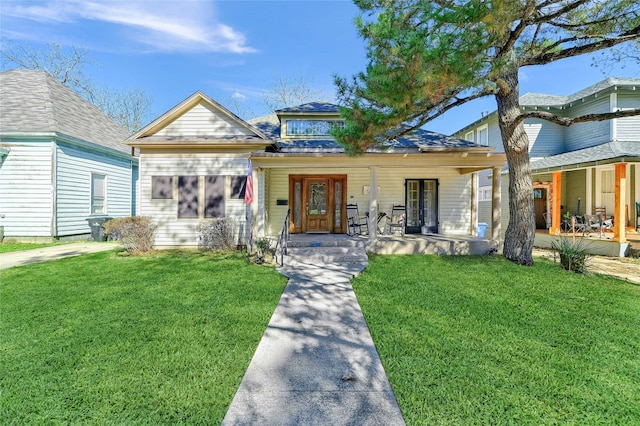 view of front of home featuring a front lawn and covered porch