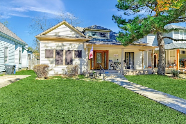 view of front facade featuring a front yard and covered porch